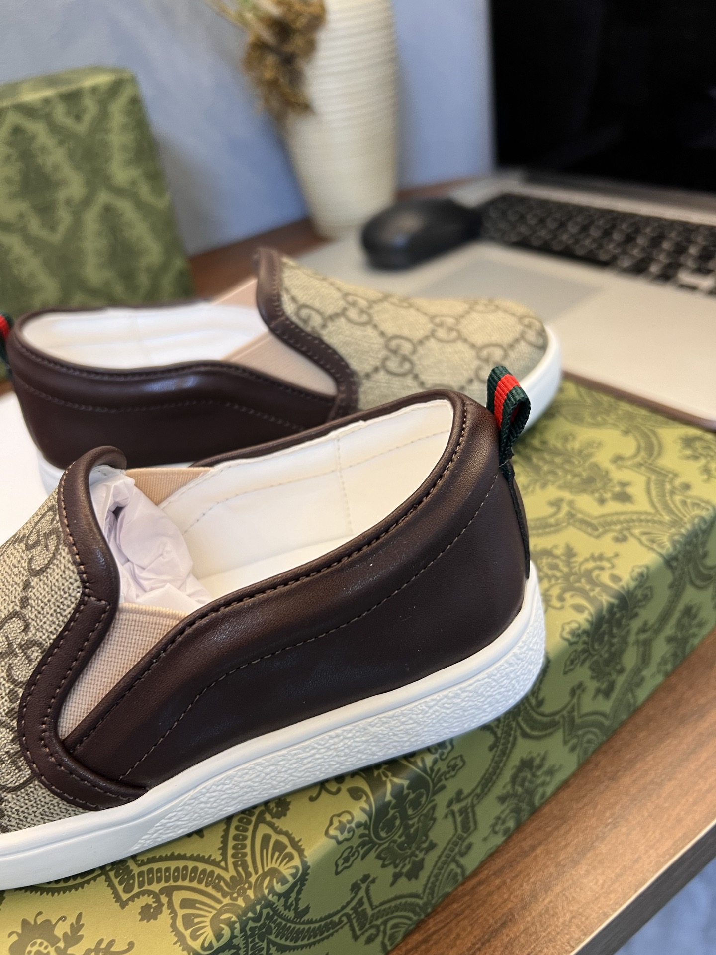 Children's shoes child